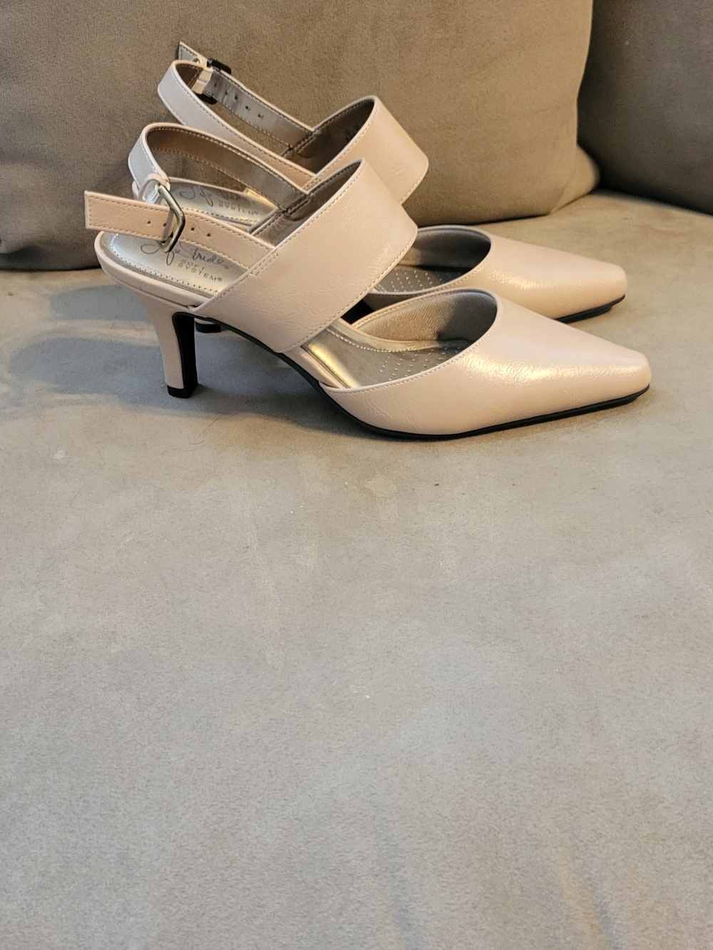 Life Stride Women's Nude Pointed-Toe Slingback Pumps - Picture 2 of 6